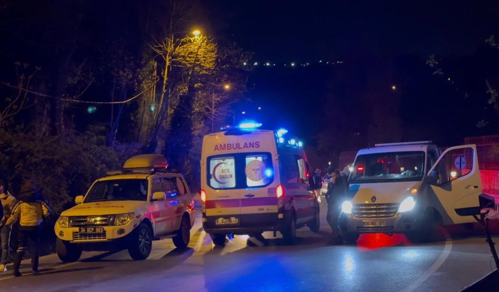Beykoz'da Kaza: Servis Minibüsü ve Otomobil Çarpıştı