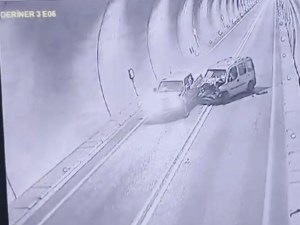 Artvin'de Tüneldeki Kaza Kameralara Yansıdı