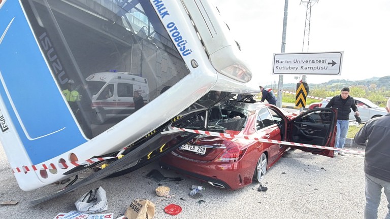 Bartın'da öğrenci otobüsü kaza yaptı: 46 kişi yaralandı