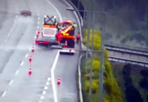 Otoyolda Karayolları Ekibine Çarpan Otomobilin Kazası Kamerada