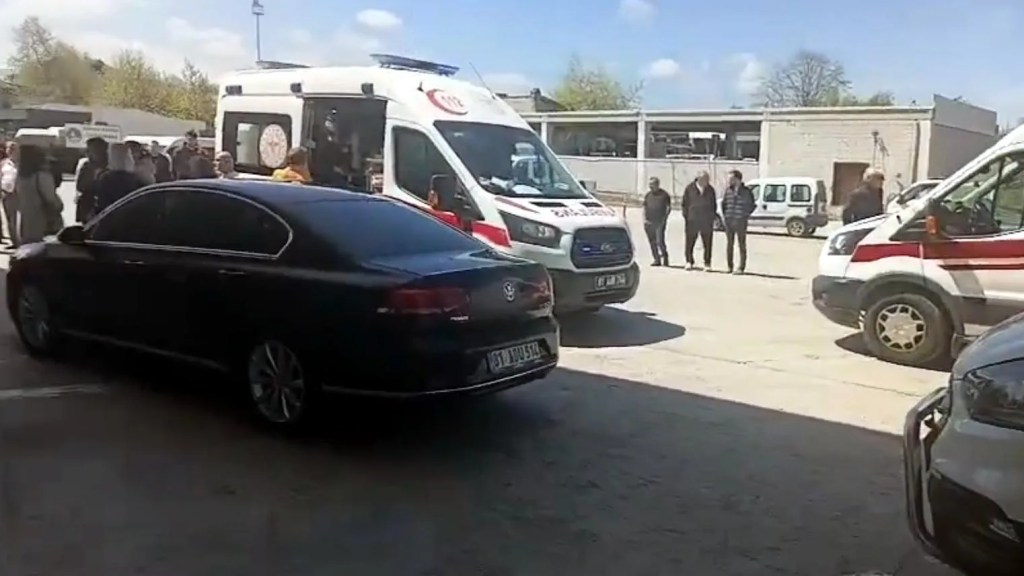 Düzce'de Taksici Tabanca ile Vurulmuş Halde Bulundu