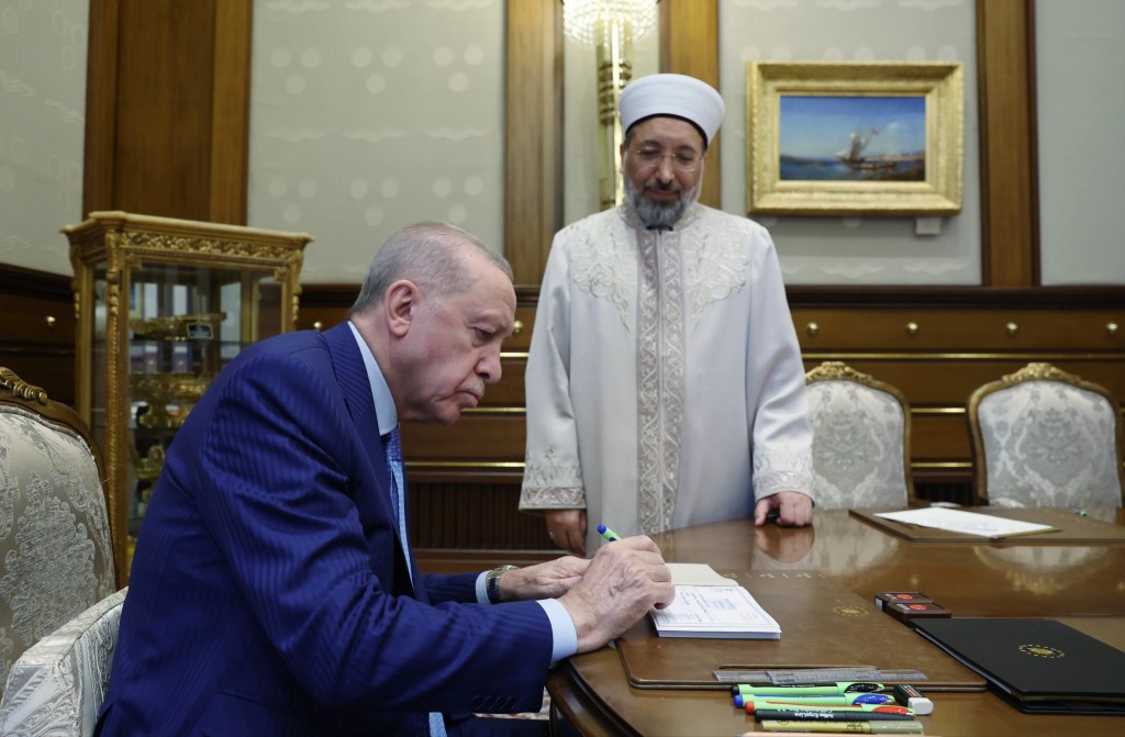 Cumhurbaşkanı Erdoğan Kurban Vekaletini TDV'ye Verdi