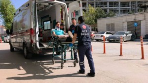 İnegöl'de Otomobil İş Makinesine Çarptı: Sürücü Yaralı