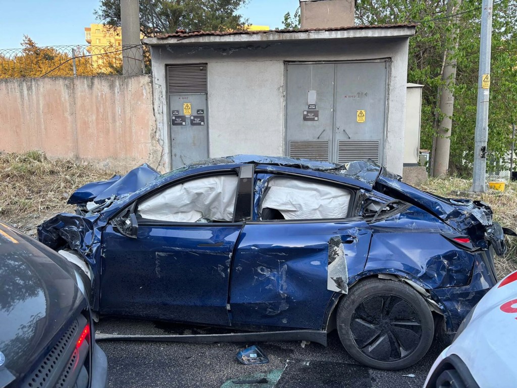 İzmir'de TIR Kazası: 3 Kişi Hayatını Kaybetti