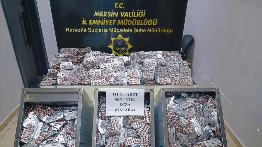 Mersin'de Sentetik Ecza Operasyonu: 111 Bin Adet Ele Geçirildi