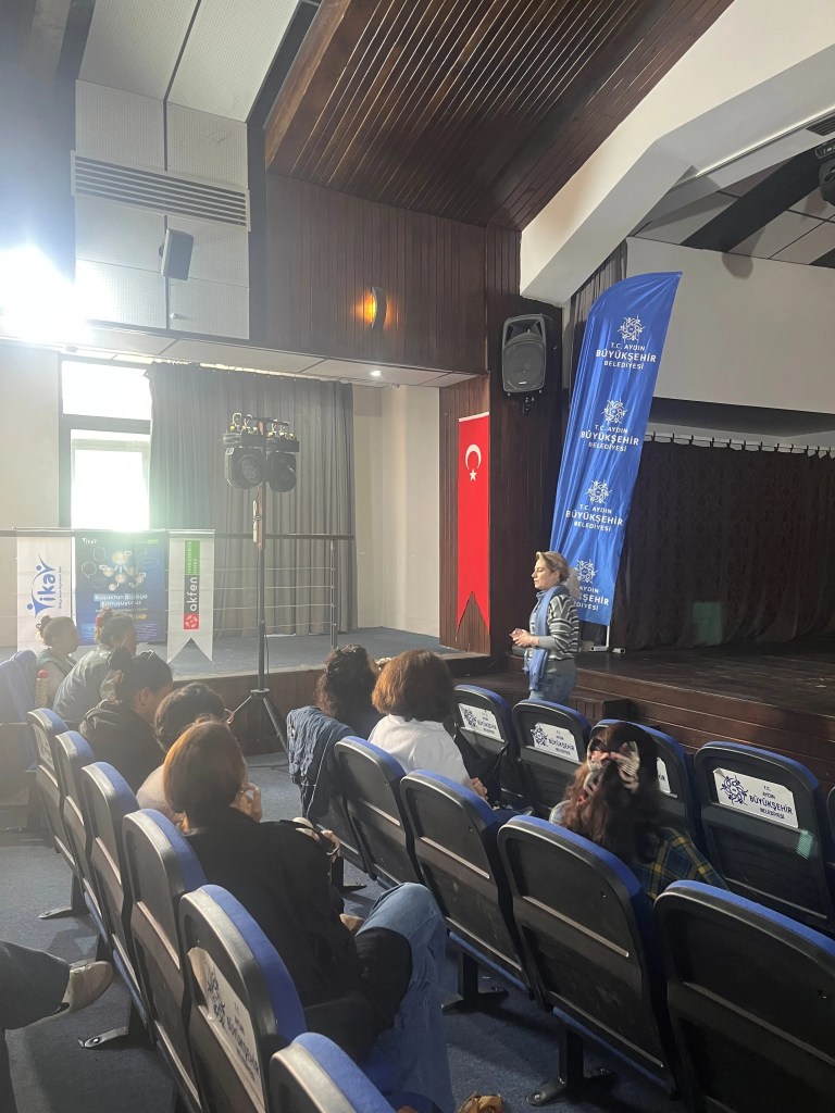 TİKAV'dan Kırsaldaki Kadınlara İletişim Eğitimi