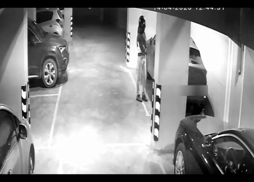 Ümraniye'de Park Halindeki Araçtan Büyük Hırsızlık