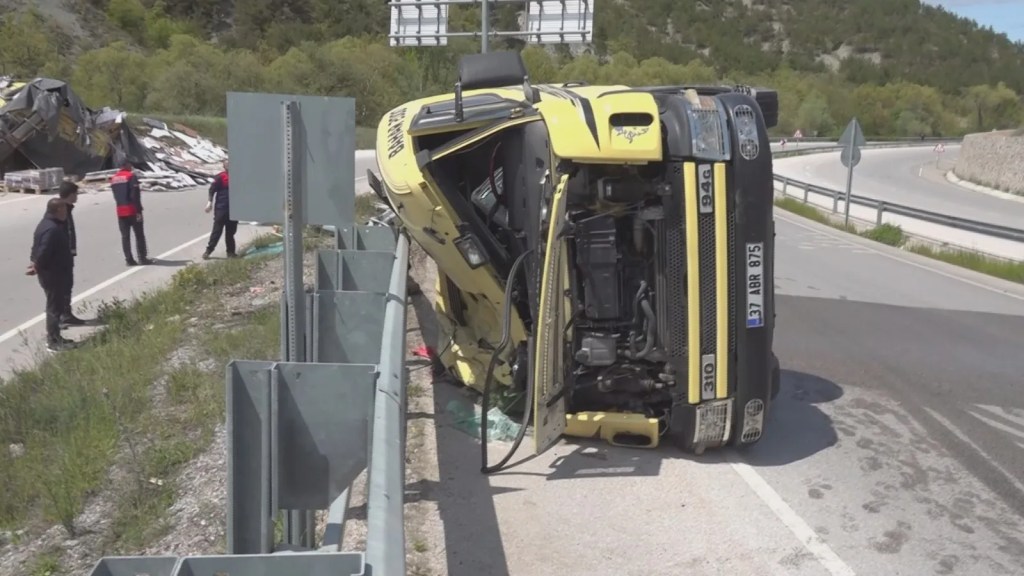 Amasya'da TIR Kazası: Şoför Hayatını Kaybetti
