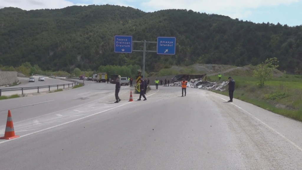 Amasya'da TIR Kazası: Şoför Hayatını Kaybetti