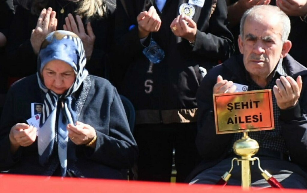 İzmir'de Trafik Kazasında Şehit Olan Polis İçin Tören Düzenlendi