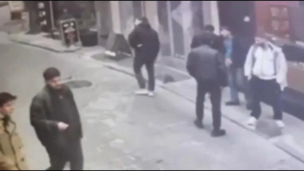 Taksim'de Cep Telefonu Hırsızları Yakalandı