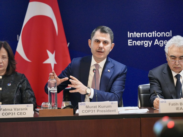 Bakan Kurum'dan Temiz Enerjiye Geçiş Çağrısı