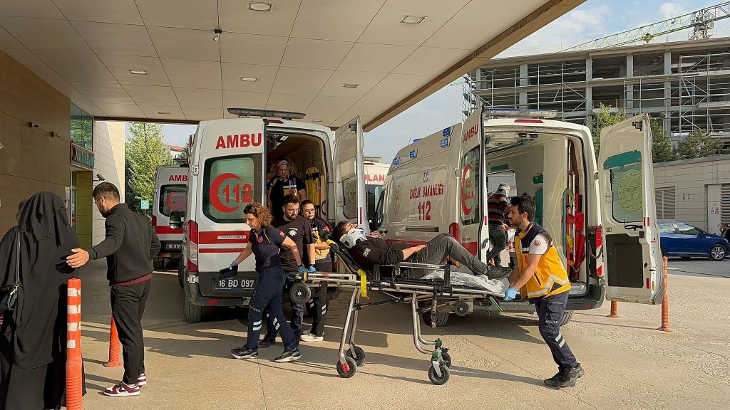 Bursa İnegöl'de İki Araç Çarpıştı: Üç Yaralı