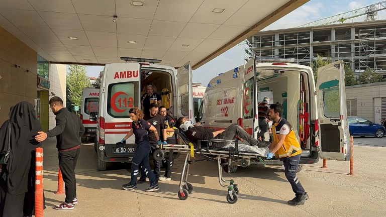 Bursa İnegöl'de İki Araç Çarpıştı: Üç Yaralı