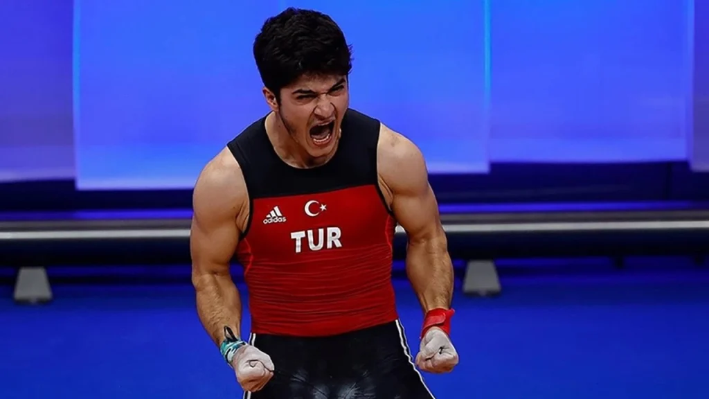 Milli Halterci Özbek Rekor Kırarak Avrupa Şampiyonu