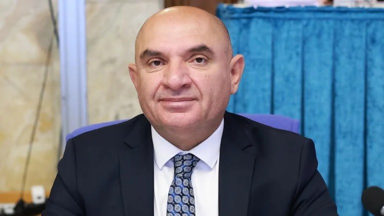 Kılıçdaroğlu ve eski yönetim göreve iade edildi