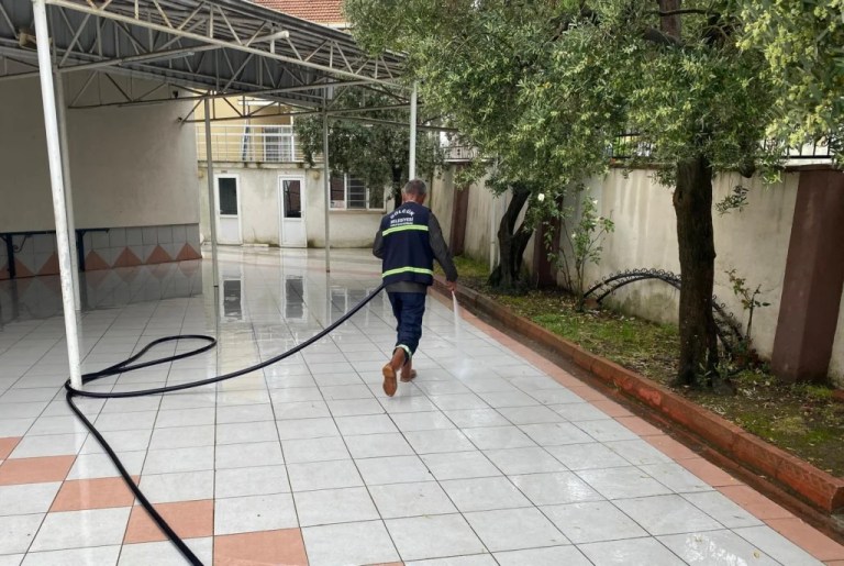 Gölcük’te bayram öncesi temizlik seferberliği