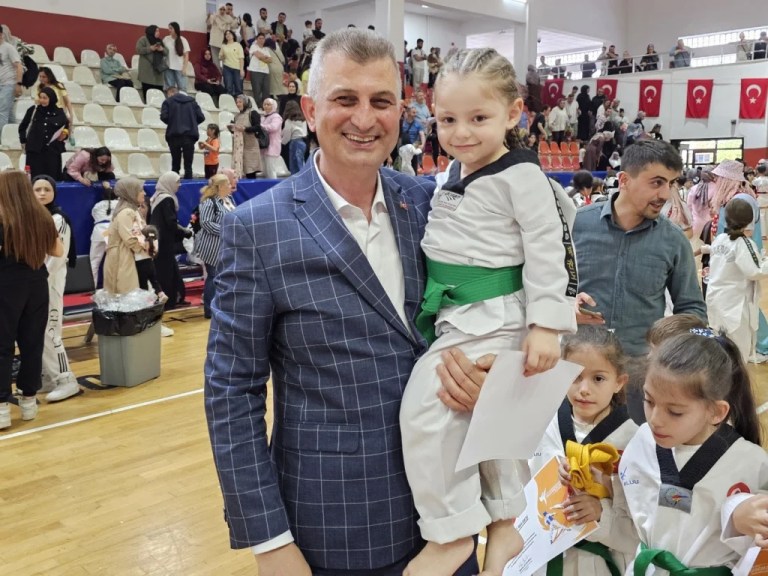 Gölcük Belediyespor’dan 305 sporcu kuşak atladı