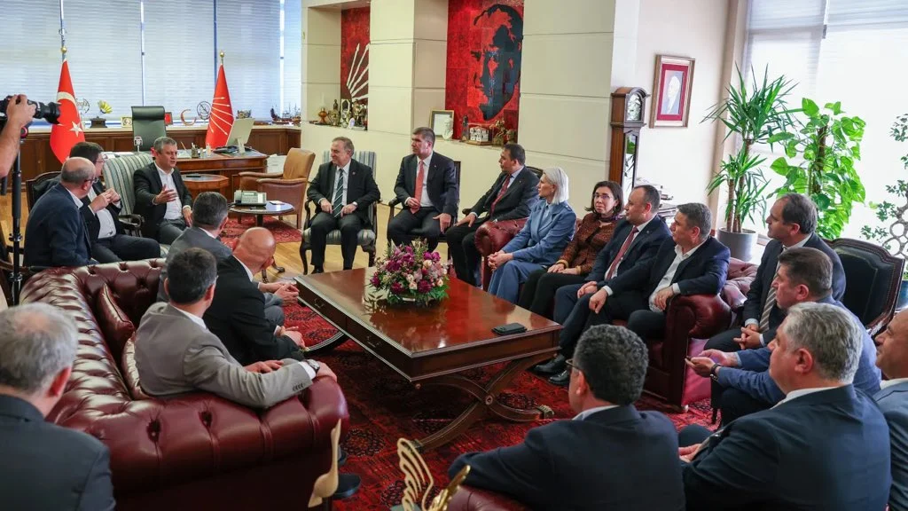 CHP’li başkanlardan kurultay çağrısı