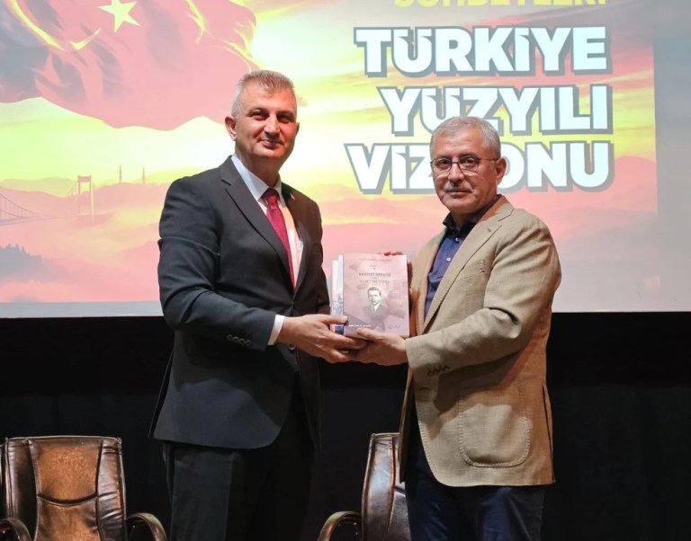 Hilmi Türkmen Gölcük’te ‘Türkiye Yüzyılı’nı anlattı