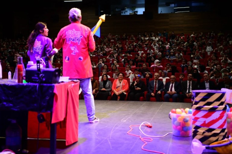 Çayırova’da 2. Bilim Şenliği kapılarını açtı