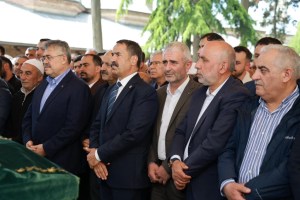 Casim Akıncılar son yolculuğuna uğurlandı