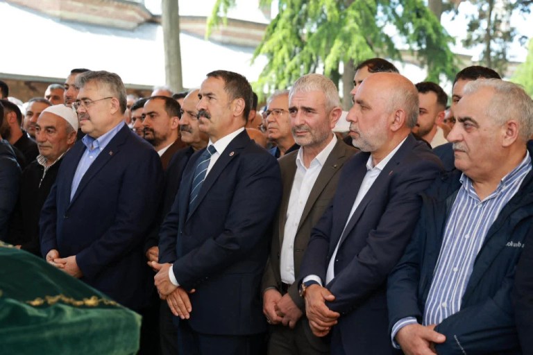 Casim Akıncılar son yolculuğuna uğurlandı