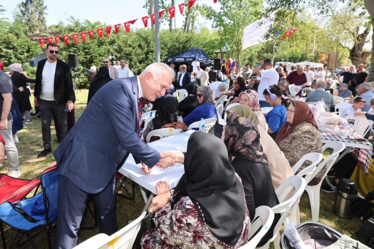 Karamürsel’de Boşnak Bahar Şenliği Coşkusu