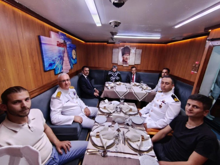 Vali Aktaş’tan TCG Tayfun Hücumbotu’na ziyaret