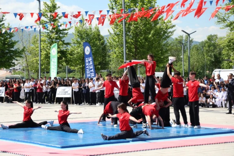 Kartepe 19 Mayıs’ı coşkuyla kutladı