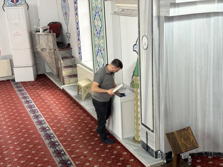 Kartepe camileri bayrama hazırlandı
