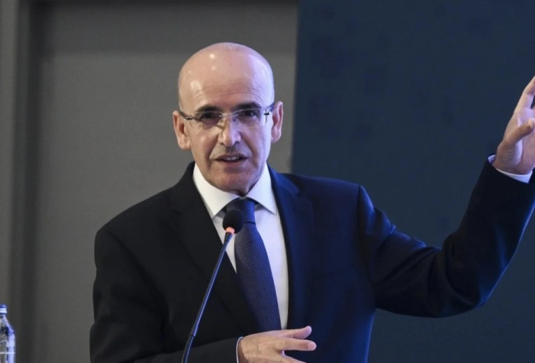 Bakan Şimşek: Yakıt fiyatları çok daha yüksek olacaktı