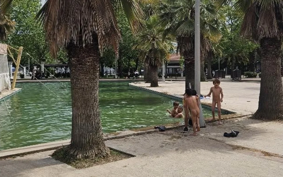 Parktaki süs havuzu isyan ettirdi!