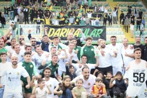 Kocaeli derbisinde gülen Darıca Gençlerbirliği
