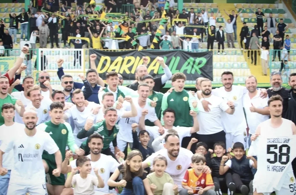 Kocaeli derbisinde gülen Darıca Gençlerbirliği