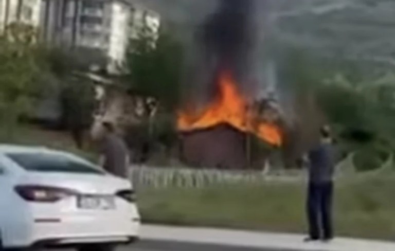 Derince’de müstakil ev yandı!