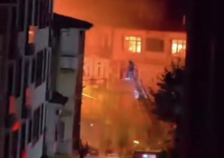 Darıca’da çatı yangını korkuttu!