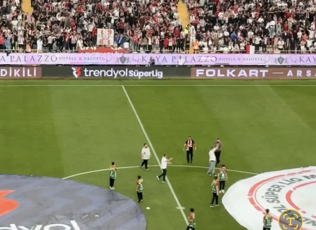 Enver Güler’den Antalyaspor tribünlerinde üçlü