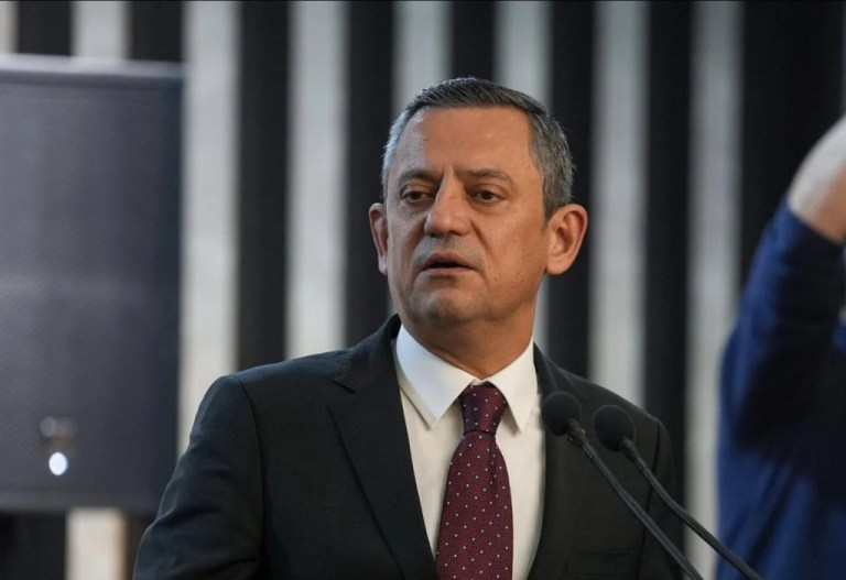 Özgür Özel’den gençlik şöleni eleştirisi