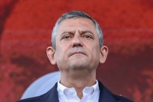 Özgür Özel’in CHP hesaplarına mahkeme engeli!