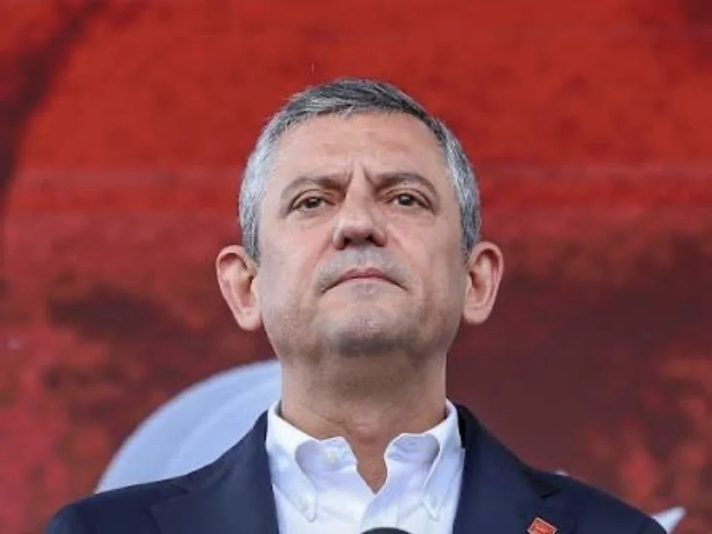 Özgür Özel’in CHP hesaplarına mahkeme engeli!