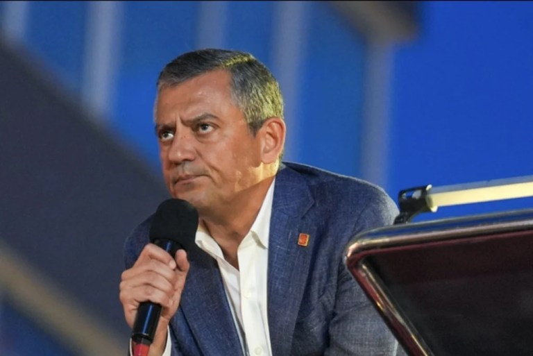 Özgür Özel makam odasına kapandı!