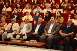 Gebze’de Beyhan Budak söyleşisine yoğun ilgi