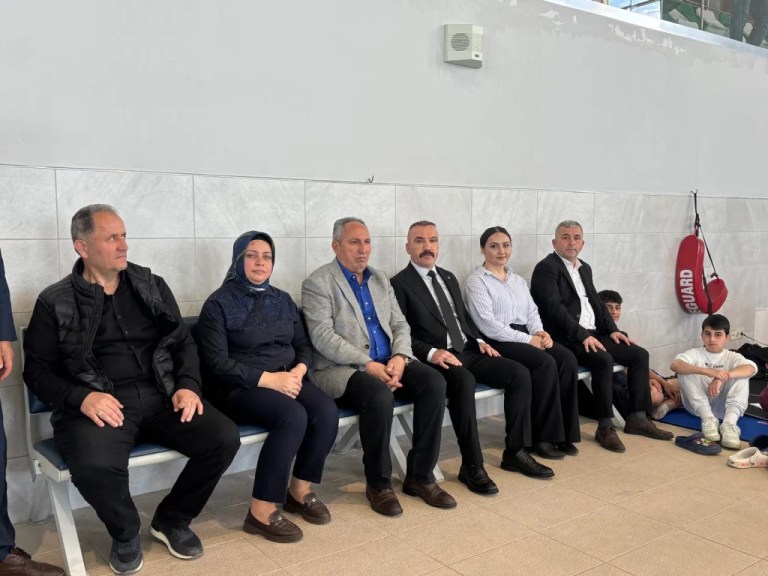 Dilovası’nda 19 Mayıs yüzme coşkusu yaşandı
