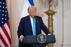 Trump: İran Limanlarına Deniz Ablukası Sürecek