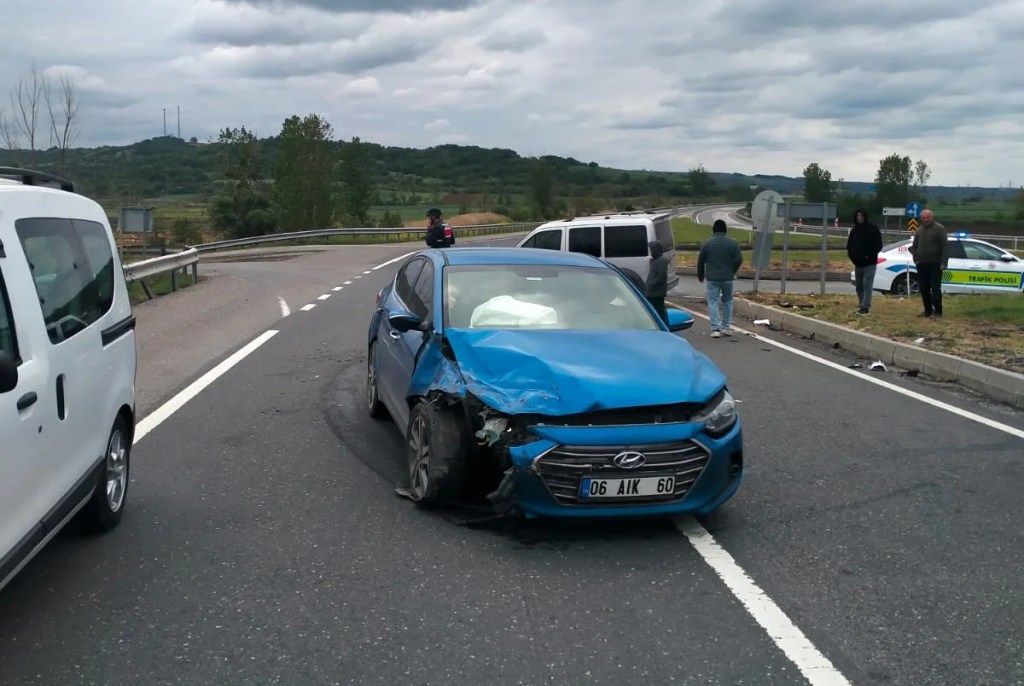 Enez Kaymakamı Trafik Kazasında Yaralandı