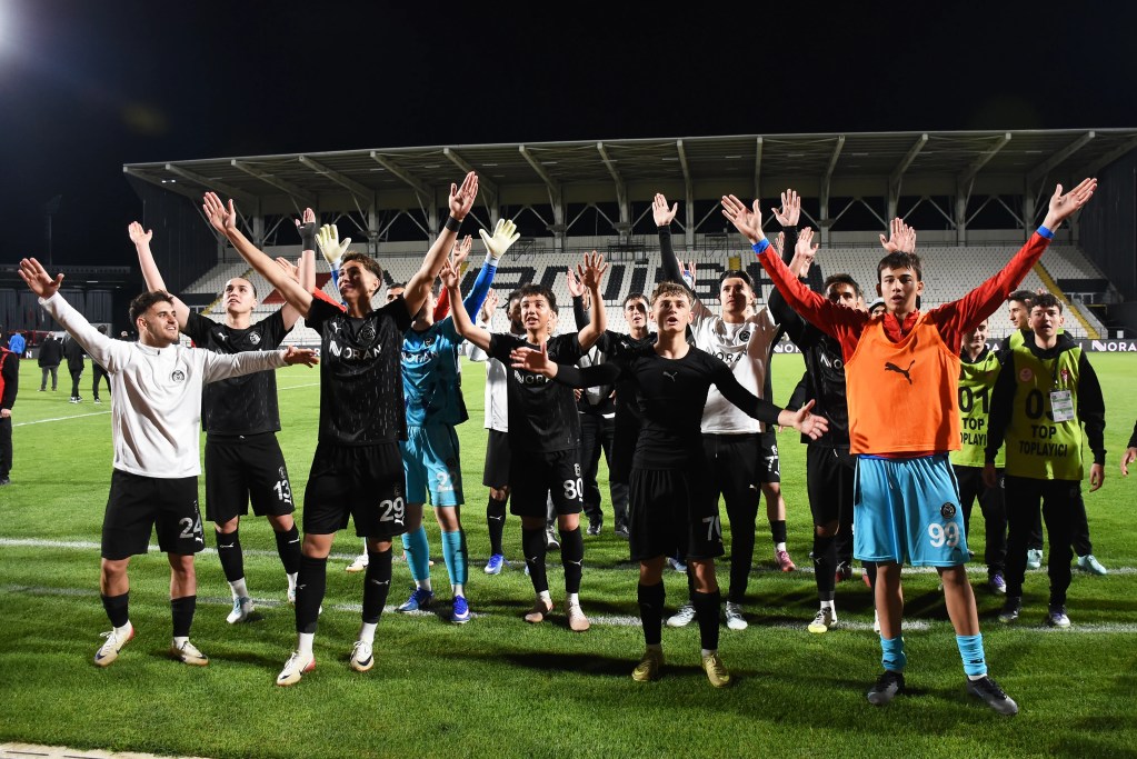Manisa FK Sezonu Bol Gollü Galibiyetle Kapattı