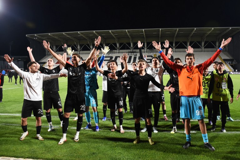 Manisa FK Sezonu Bol Gollü Galibiyetle Kapattı