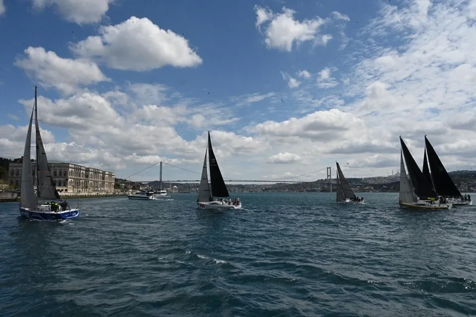 İstanbul Boğazı'nda Yelkenler Bahar Kupası İçin Yarıştı