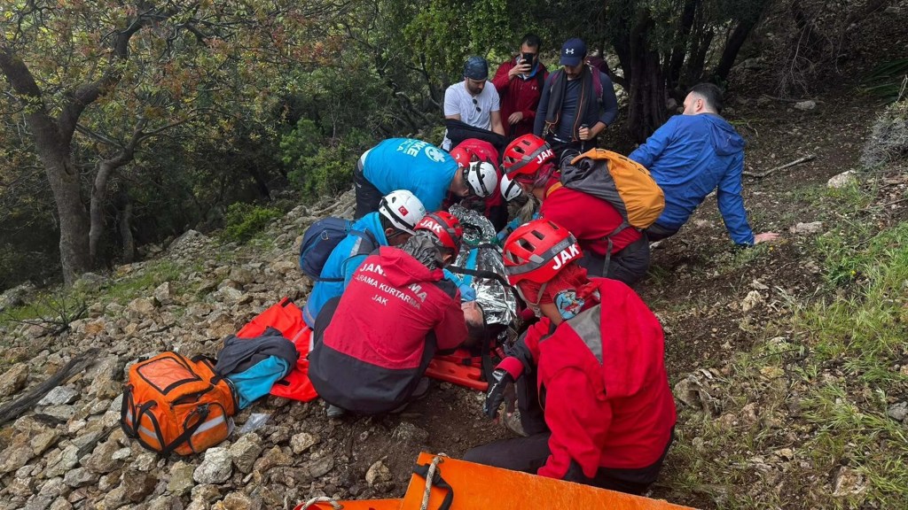 Fethiye Likya Yolu'nda Mahsur Kalan Yürüyüşçü Kurtarıldı